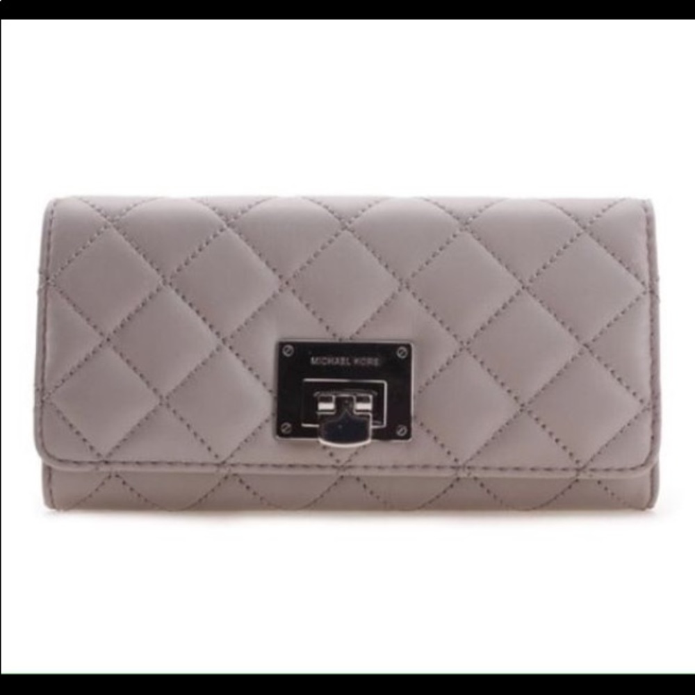 Authentic Michael Kors womens wallet. Reduce 10/18